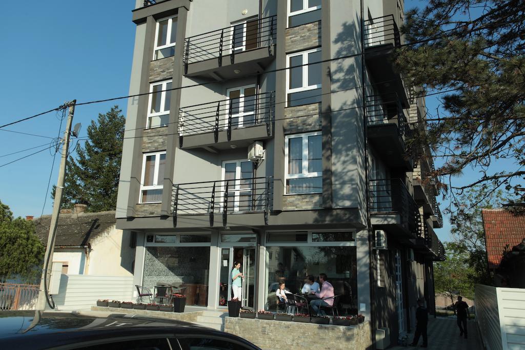 Hostel Royal Obrenovac  외부 사진